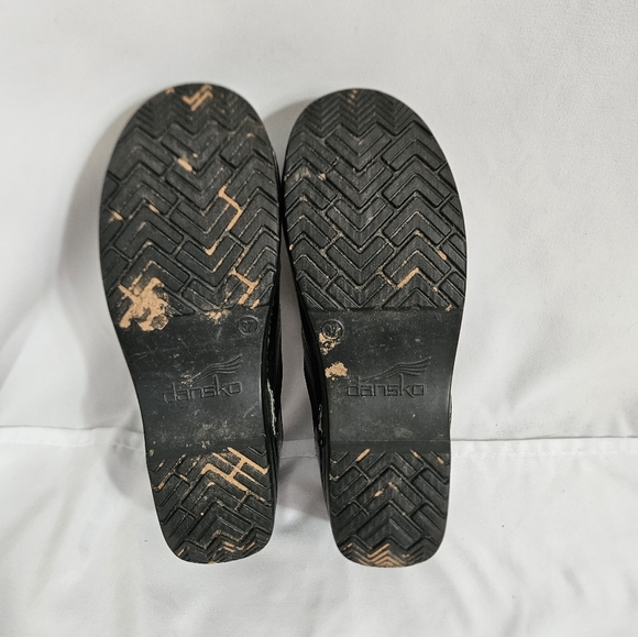Dansko black crackled design clogs women's size 37 - Picture 6 of 11